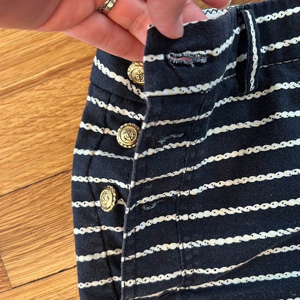 Nautical shorts with gold buttons. - Picture 2 of 5